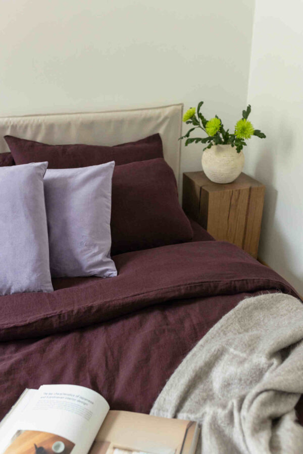 Deep Purple linen fitted sheet (3)