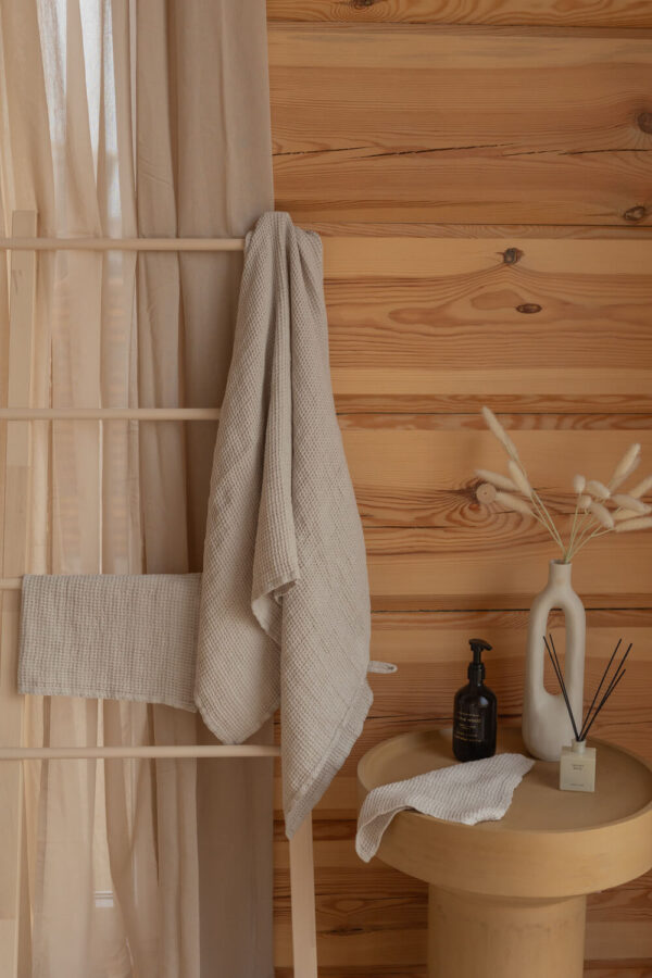 Linen waffle towel in Beige