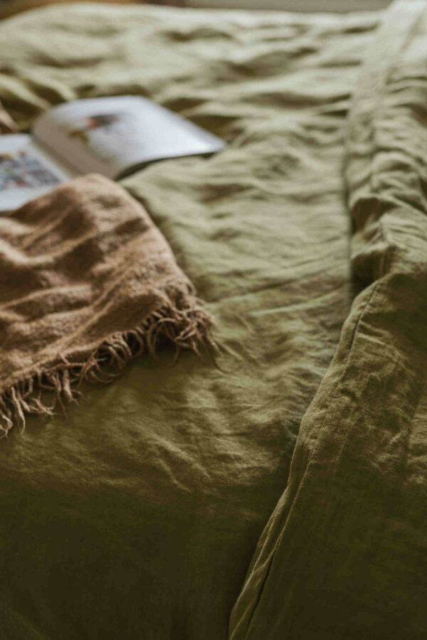 Olive green linen fitted sheet (2)