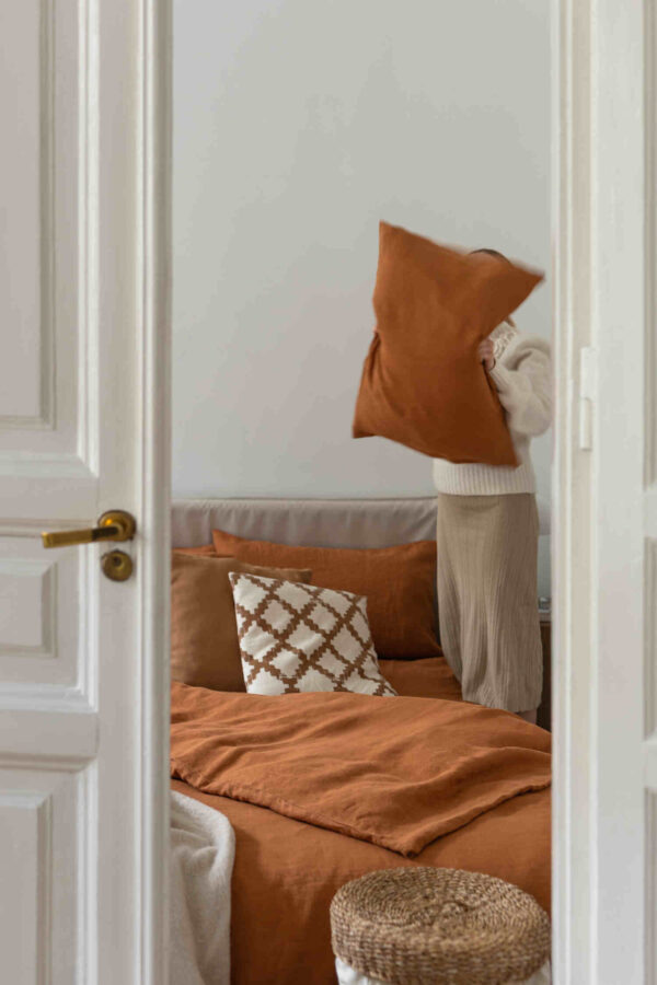 Cinnamon linen pillowcase (3)