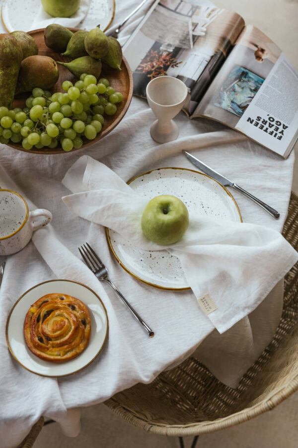 White linen napkin set of 4 (2)