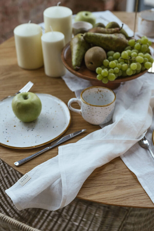 White linen napkin set of 4 (3)