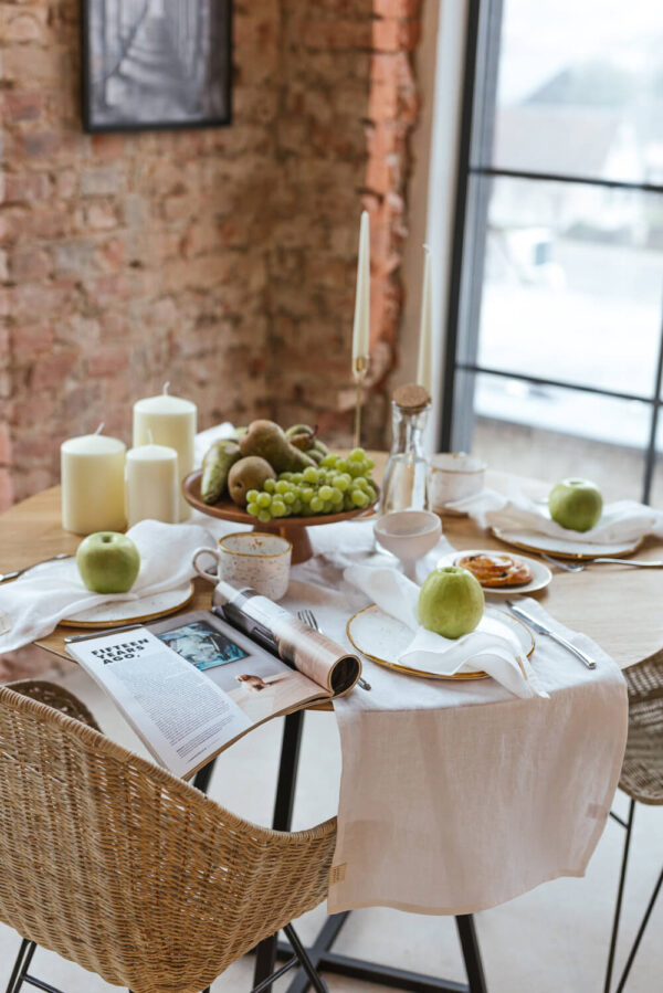 White linen table runner (4)